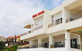 Idealhouse Apartments